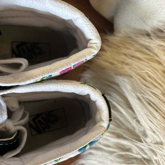 Vans high tops with butterfly accents - Picture 5 of 7